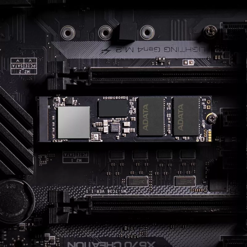 SSD M.2 512 GB ADATA XPG GAMMIX S70 BLADE — PCIe 4.0 NVMe, skaitymas 7400 MB/s, rašymas 2600 MB/s