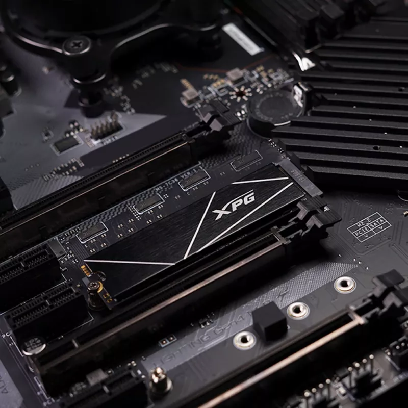 SSD M.2 512 GB ADATA XPG GAMMIX S70 BLADE — PCIe 4.0 NVMe, skaitymas 7400 MB/s, rašymas 2600 MB/s