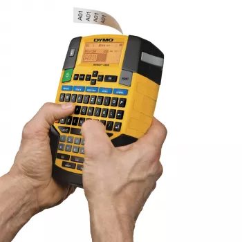 DYMO RHINO 4200 pramoninis ženklų spausdintuvas | QWERTZ klaviatūra ir laiką taupantys spartieji klavišai | Patvarus ženklų spausdintuvas darbo vietoms ir sunkiems ženklinimo darbams