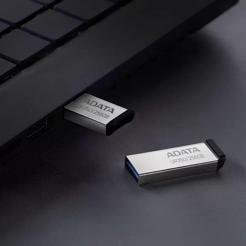 ADATA UR350 USB atmintinė 256 GB USB Type-A 3.2 Gen 1 (3.1 Gen 1) Juoda, Sidabrinė
