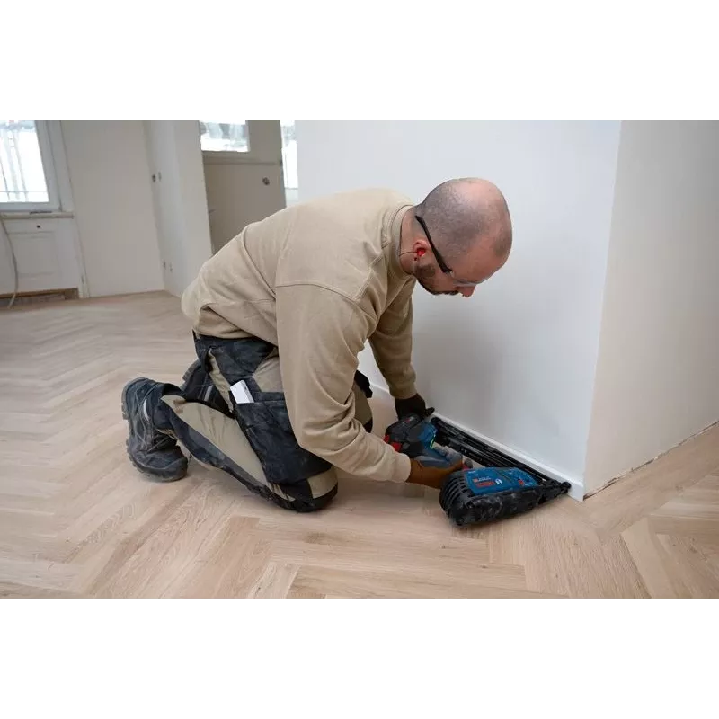 Akumuliatorinis medienos vinių kalimo įrankis Bosch GNH 18V-64 MD Professional solo
