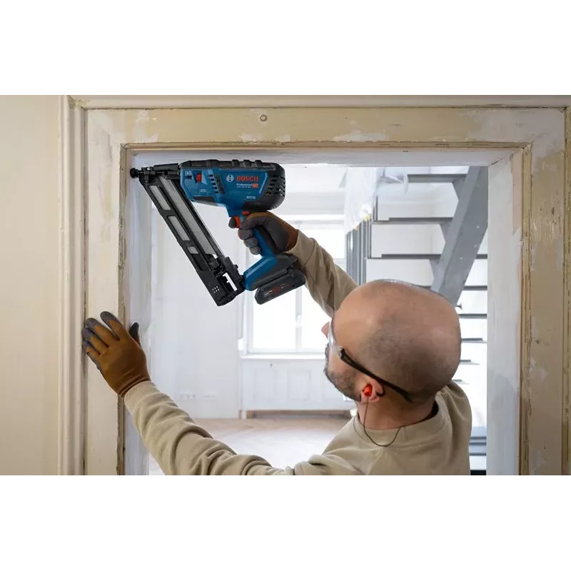 Akumuliatorinis medienos vinių kalimo įrankis Bosch GNH 18V-64 MD Professional solo
