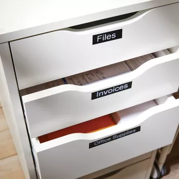 Autentiškos DYMO D1 etiketės | Baltas spausdinimas ant juostos juodame fone | 19 mm x 7 m | Lipnios etiketės, skirtos „LabelManager“ etikečių kūrimo įrenginiams | Pagaminta Europoje