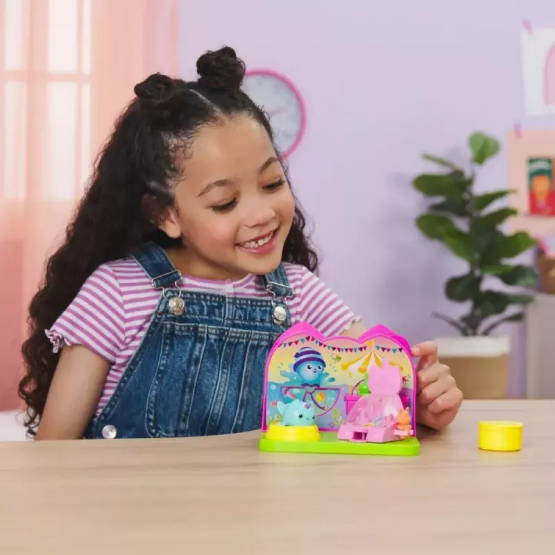 Figūrėlių rinkinys Spin Master Gabby's Dollhouse karnavalo kambarys – kolekcionuojamų žaidimo figūrėlių rinkinys