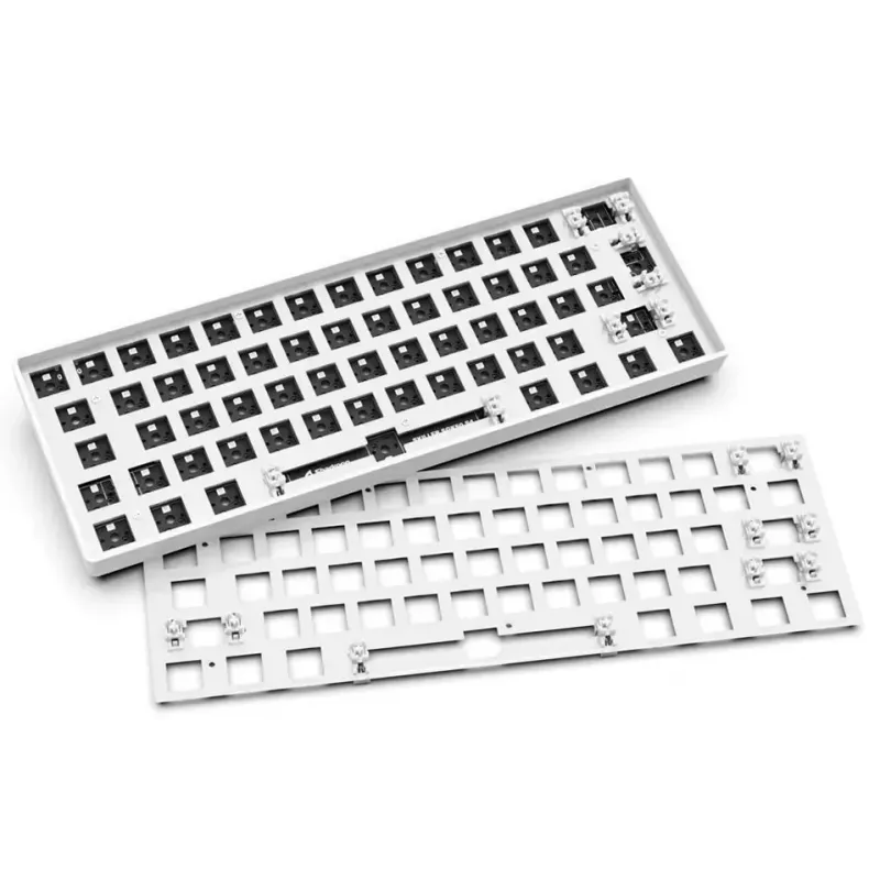 Kompaktiška 60 % laidinė klaviatūra Sharkoon SKILLER SGK50 S4 — QWERTY vokiškas išdėstymas, RGB apšvietimas, USB, 1,5 m kabelis, balta