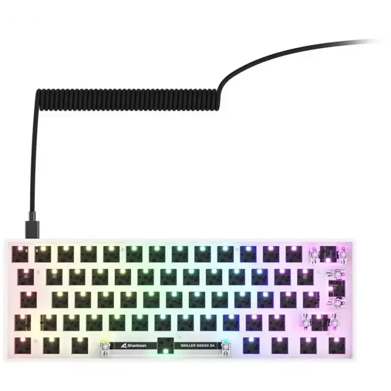 Kompaktiška 60 % laidinė klaviatūra Sharkoon SKILLER SGK50 S4 — QWERTY vokiškas išdėstymas, RGB apšvietimas, USB, 1,5 m kabelis, balta