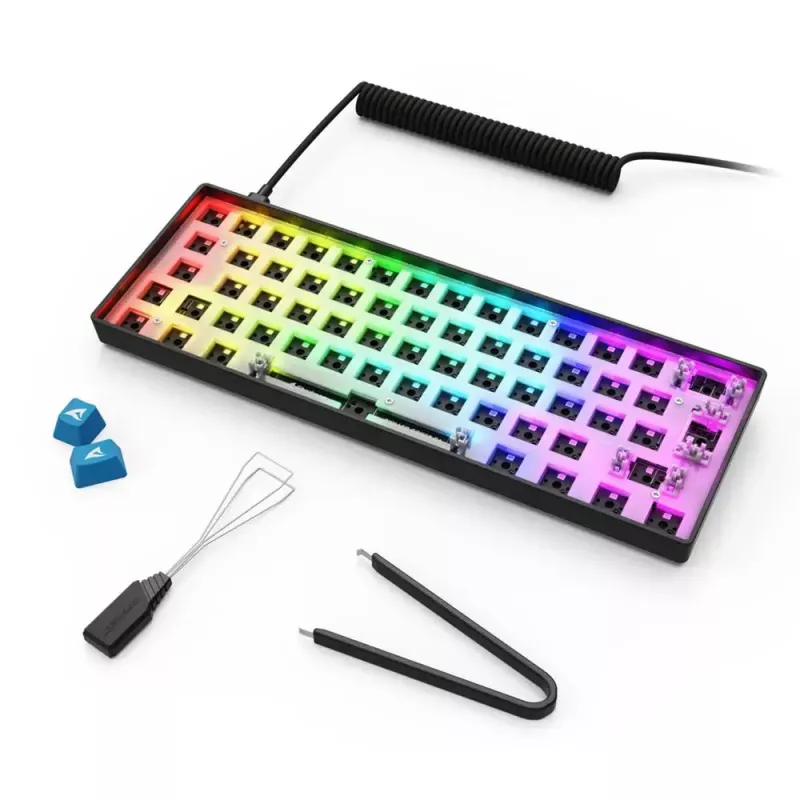 Mechaninė kompaktiška 60% klaviatūra Sharkoon SKILLER SGK50 S4 — laidinė USB, QWERTY vokiškas išdėstymas, RGB apšvietimas, 1,5 m laidas, juoda