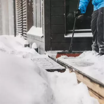 Šluota patalpoms Fiskars 1025926 minkšti ir kieti šereliai, aliuminis, juoda