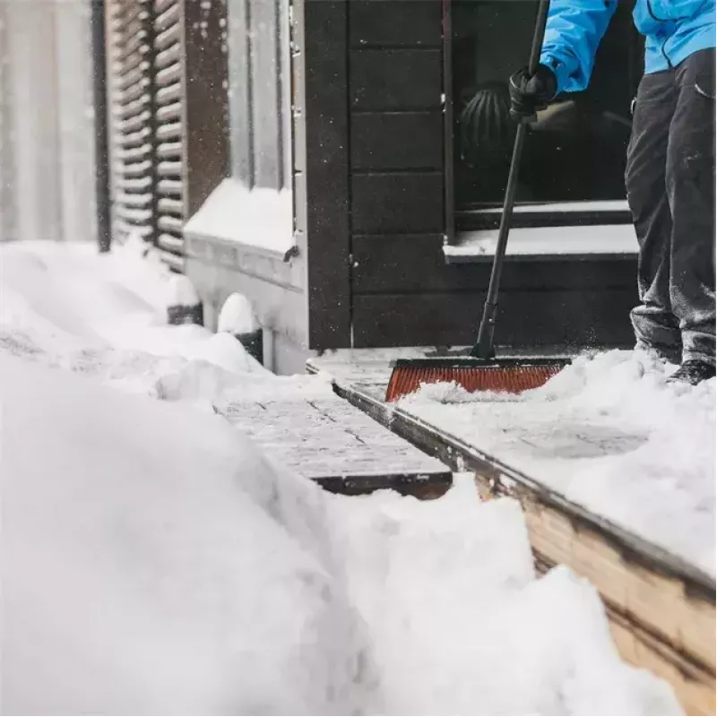 Šluota patalpoms Fiskars 1025926 minkšti ir kieti šereliai, aliuminis, juoda