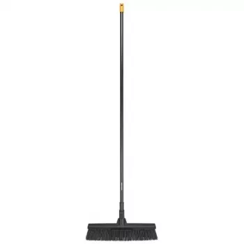 Šluota patalpoms Fiskars 1025926 minkšti ir kieti šereliai, aliuminis, juoda