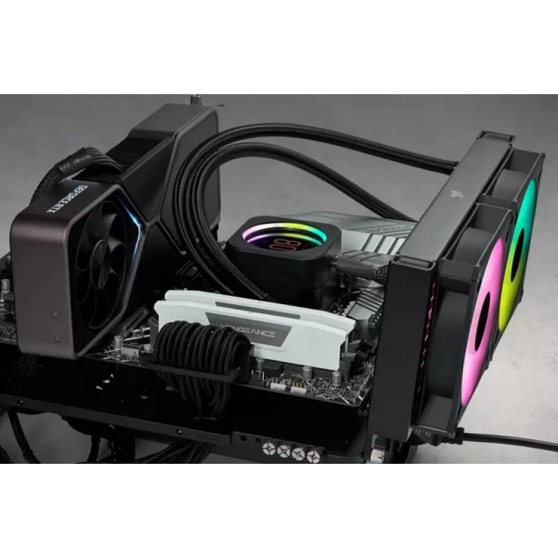 CORSAIR atmintinė 32GB (2x16GB) DDR5 DRAM 6400MT/s CL32 atminties rinkinys Vengeance - balta