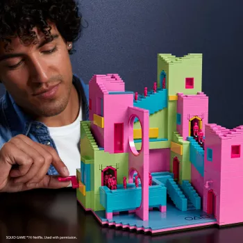 Mattel MEGA Squid Game laiptų statybos žaislų rinkiniai su veiksmo figūrėle (1707 dalys) kolekcionieriams