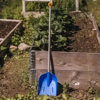 Sniego kastuvas Fiskars 1001421