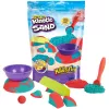 Vaikiškas kinetinio smėlio rinkinys Spinmaster Mold n' Flow 1,5 lb raudonos ir žalsvai mėlynos spalvų su 3 įrankiais (nuo 3 metų)