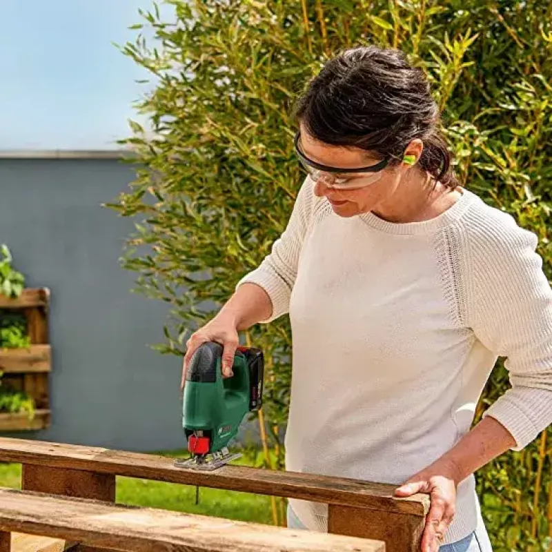 Bosch EasySaw 18V-70 elektrinis siaurapjūklis 2600 spm 1,3 kg