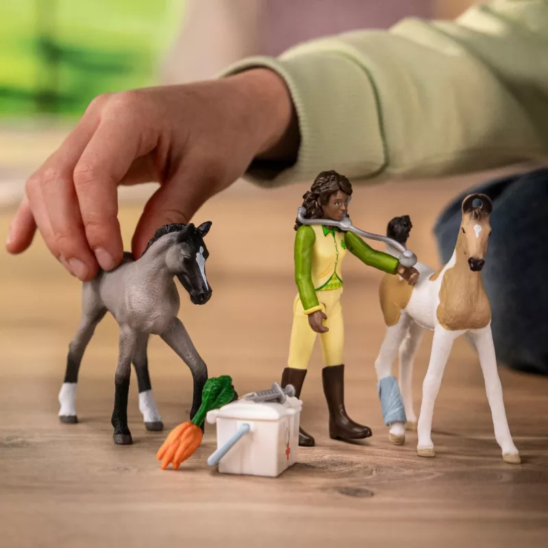 Žaislų rinkinys Schleich Sarah's First Aid Kit figūrėlė — Schleich 42777