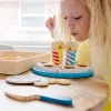 Melissa & Doug gimtadienio šventės tortas – medinis žaislinis maistas su derinamais priedais ir 7 žvakutėmis