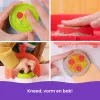 Kinetic Sand, SquishPizza kylančios picos krosnelės žaidimo rinkinys, kūrybingos Velykų dovanos, 1 svaras formuojamo žaidimų smėlio ir 5 įrankiai, žaidimų maisto menų ir amatų žaislai vaikams