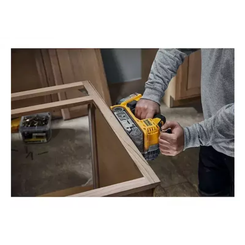 Juostinis šlifuoklis DeWALT DCW220NT-XJ