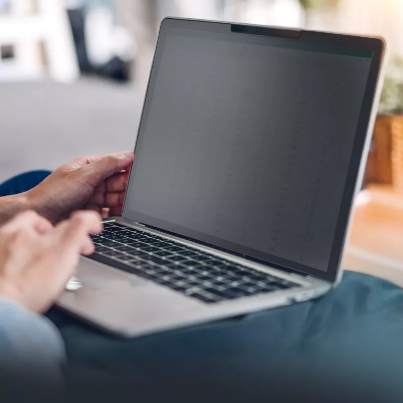 StarTech.com 13,5 colio “Surface Laptop” / “Surface Book” privatumo ekranas, akinimo mažinimo privatumo filtras, mažinantis mėlyną šviesą 51 %, monitoriaus ekrano apsauga su +/- 30° žiūrėjimo kampu, matinė apdaila