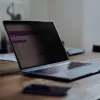 StarTech.com 13 colių MacBook Air M2/M3 nešiojamojo kompiuterio privatumo ekranas, nuimamas ir apverčiamas anti-blizgesio privatumo filtras, magnetinis nešiojamojo kompiuterio ekrano apsauga su 51 % mėlynos šviesos mažinimu