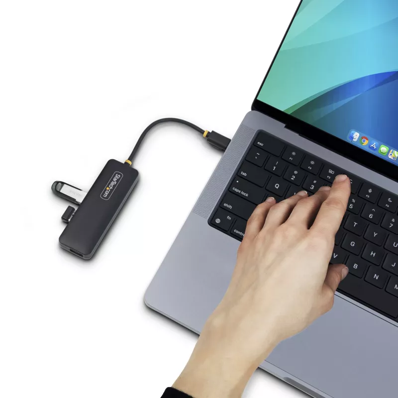 “StarTech.com” 4 prievadų USB-C šakotuvas, 5 Gb/s, USB-C į 4x USB-A, magistralės maitinamas, mažas kelioninis mini šakotuvas, kelių prievadų USB 3.0 skirstytuvas, nešiojamasis šakotuvas, apsauga nuo viršsrovių