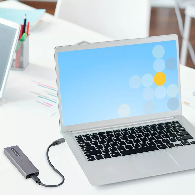 StarTech.com USB-C 10Gbps į M.2 NVMe arba M.2 SATA SSD korpusas – įrankių nereikalaujantis išorinis M.2 PCIe/SATA NGFF SSD aliuminis dėklas – USB Type-C ir USB Type-A prijungimo laidai – palaiko 2230/2242/2260/2280