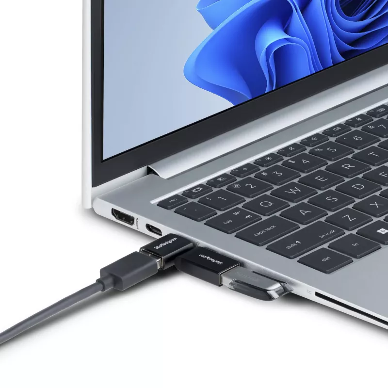 StarTech.com Right kampuotas USB-C to USB-A Adapter, USB 5Gbps, Compact USB-C Male to USB-A Female Adapter, Metal Housing, M/F