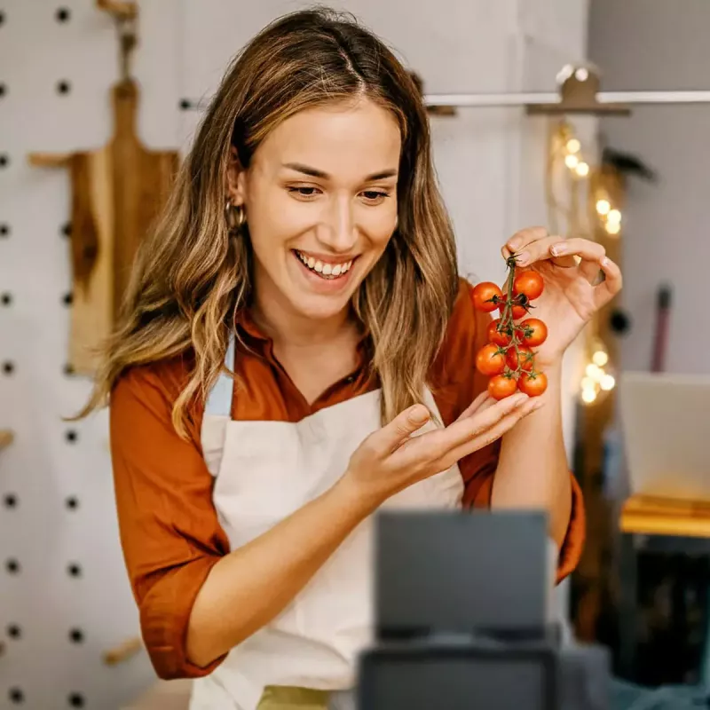 Kompaktiškas skaitmeninis fotoaparatas EASYPIX V64 Flip 20203 — 16 MP, 1080p vaizdo įrašas