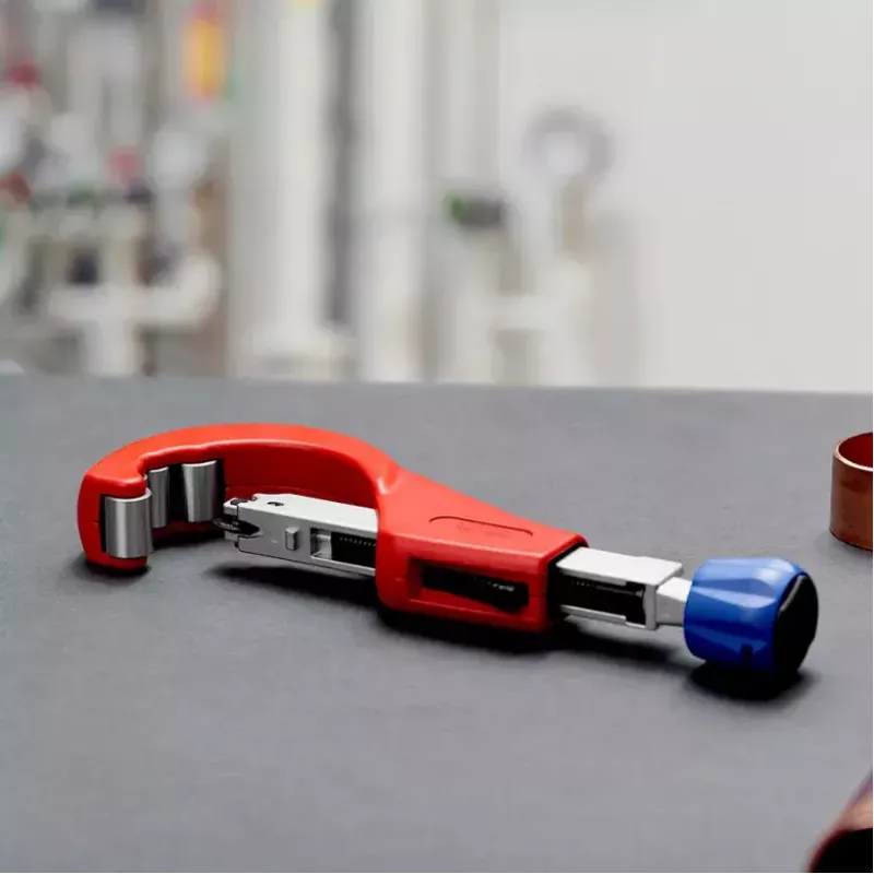 Pipecutter Knipex 90 31 03 BK tinkamas žalvariui variui plienui