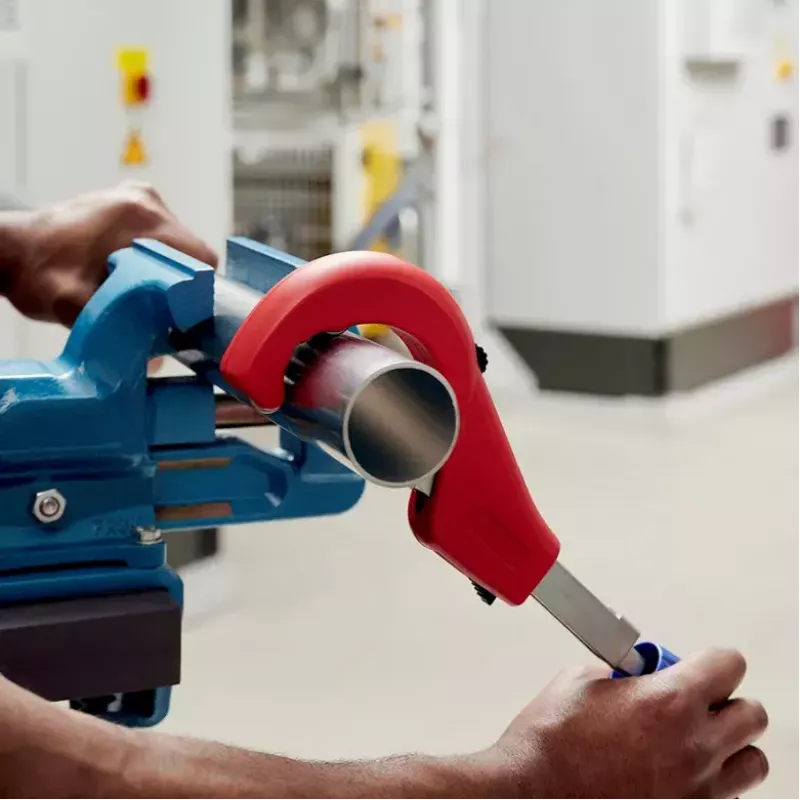 Pipecutter Knipex 90 31 03 BK tinkamas žalvariui variui plienui