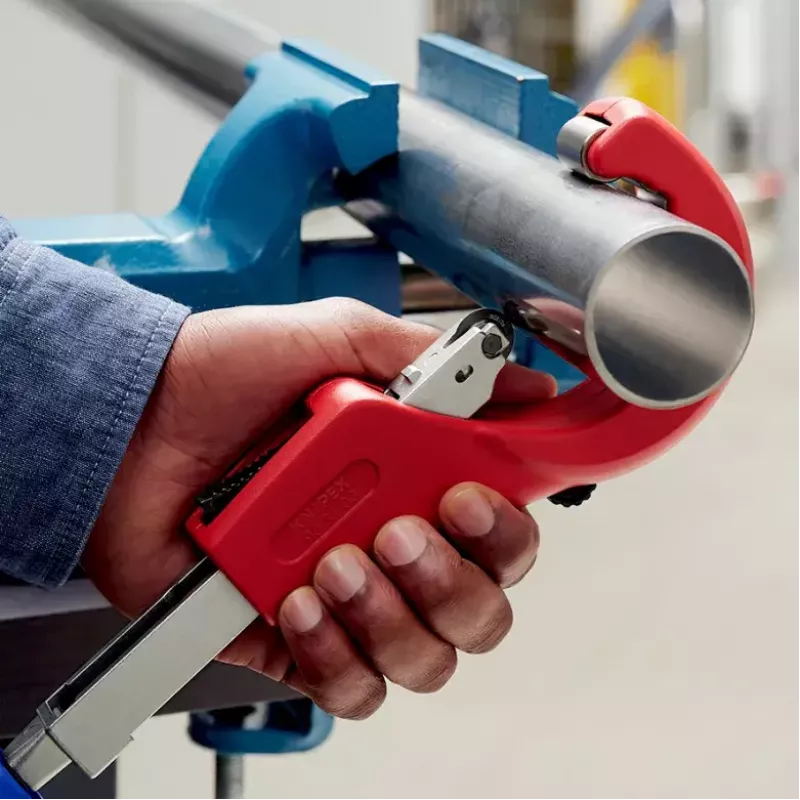 Pipecutter Knipex 90 31 03 BK tinkamas žalvariui variui plienui