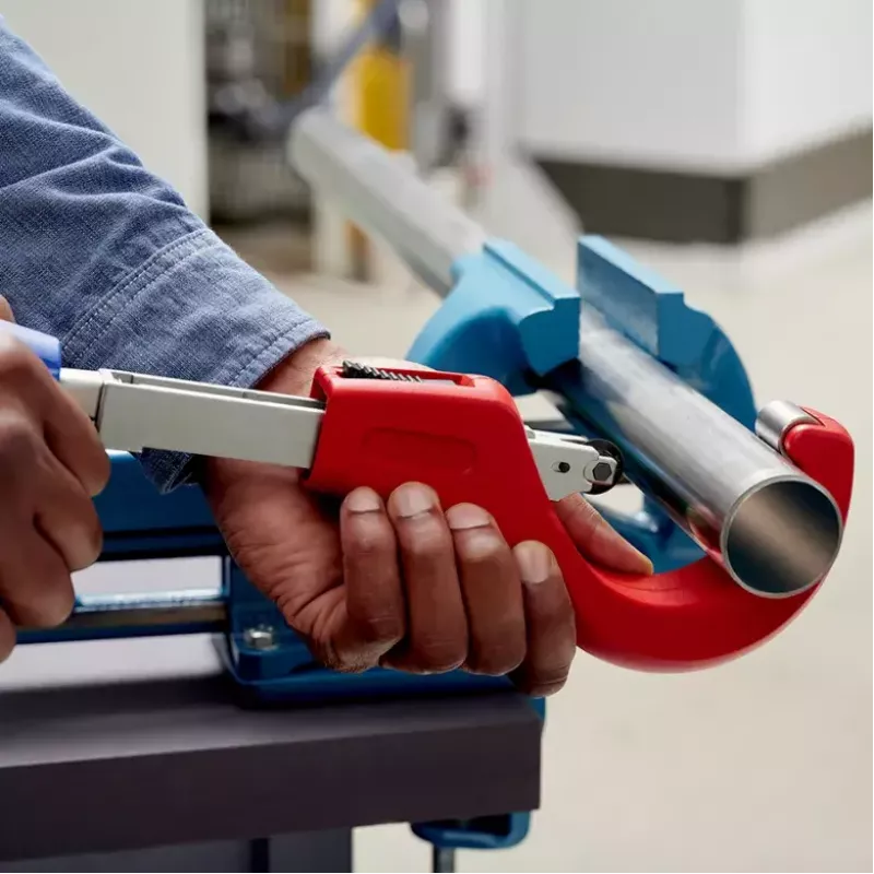 Pipecutter Knipex 90 31 03 BK tinkamas žalvariui variui plienui