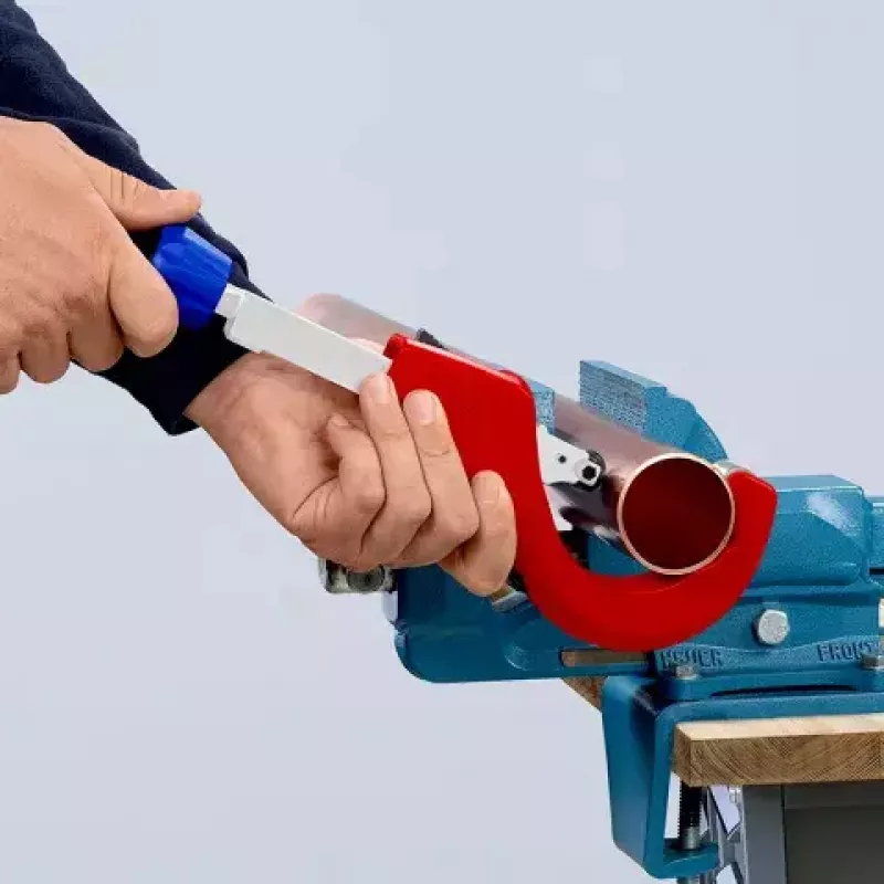 Pipecutter Knipex 90 31 03 BK tinkamas žalvariui variui plienui