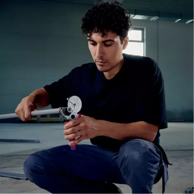 Vamzdžių žirklės Knipex 90 25 25 aliuminio juodos mėlynos raudonos 210 mm