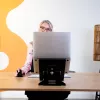 R-Go Tools nešiojamojo kompiuterio stovas R-Go Riser Document, ergonomiškas, sulankstomas ir reguliuojamas stovas su dokumentų laikikliu, juodas