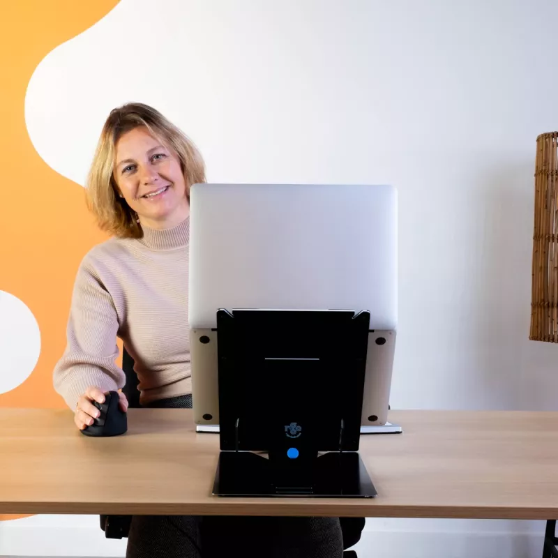 „R-Go Tools“ planšetės ir nešiojamojo kompiuterio stovas „R-Go Riser Duo“, tinkamas 10–22 colių ekranams, juodas