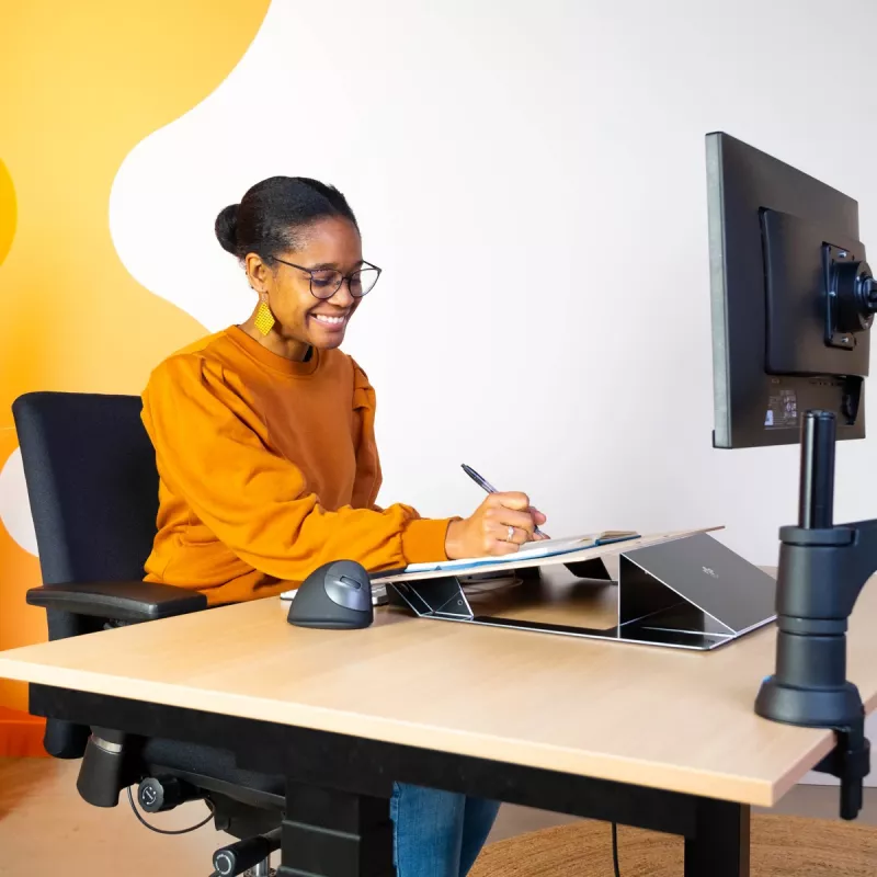 R-Go Tools dokumentų laikiklis R-Go Read2Write, tinkamas skaitymui ir rašymui, ergonomiškas, su minkštu porolono riešo atrama, matinis akrilas