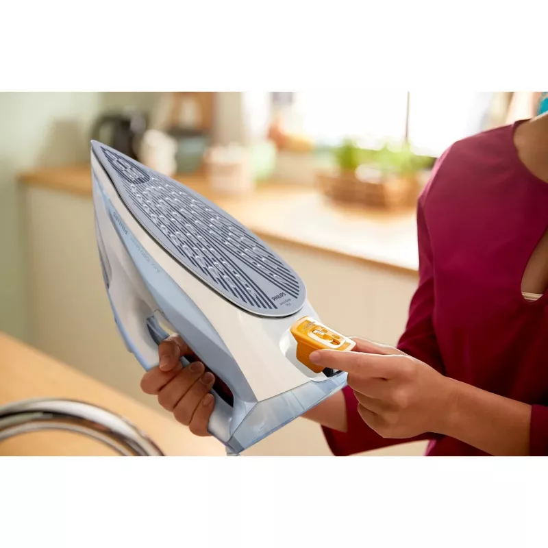 Garų lygintuvas „Philips 7000“ serija DST7011/20 — 2600 W, 0,3 l bakelis, SteamGlide Plus padas, vertikalus garinimas