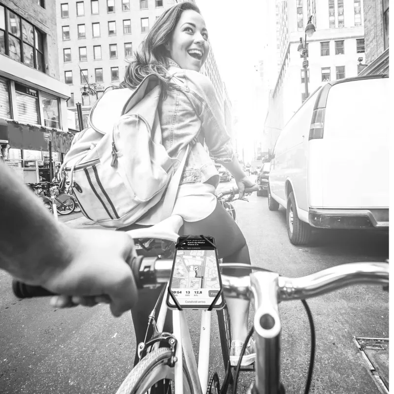 Celly Swipe Bike pasyvus laikiklis mobiliesiems telefonams / išmaniesiems telefonams, juodas