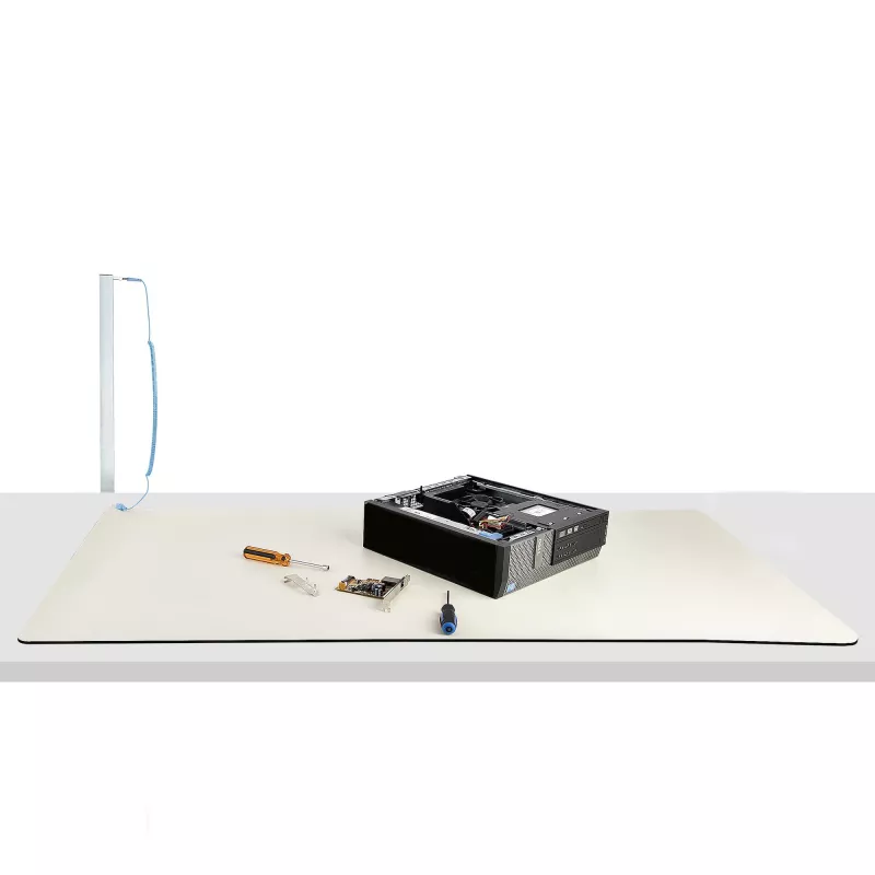 StarTech.com Antistatinis kilimėlis, ESD kilimėlis elektronikos remontui, antistatinis stalo / darbo stalo kilimėlis su nuimamu įžeminimo laidu, ANSI/ESD S 4.1, lankstus termoplastinis darbo padėklas / kilimėlis, 23x47 col. (60x120 cm)