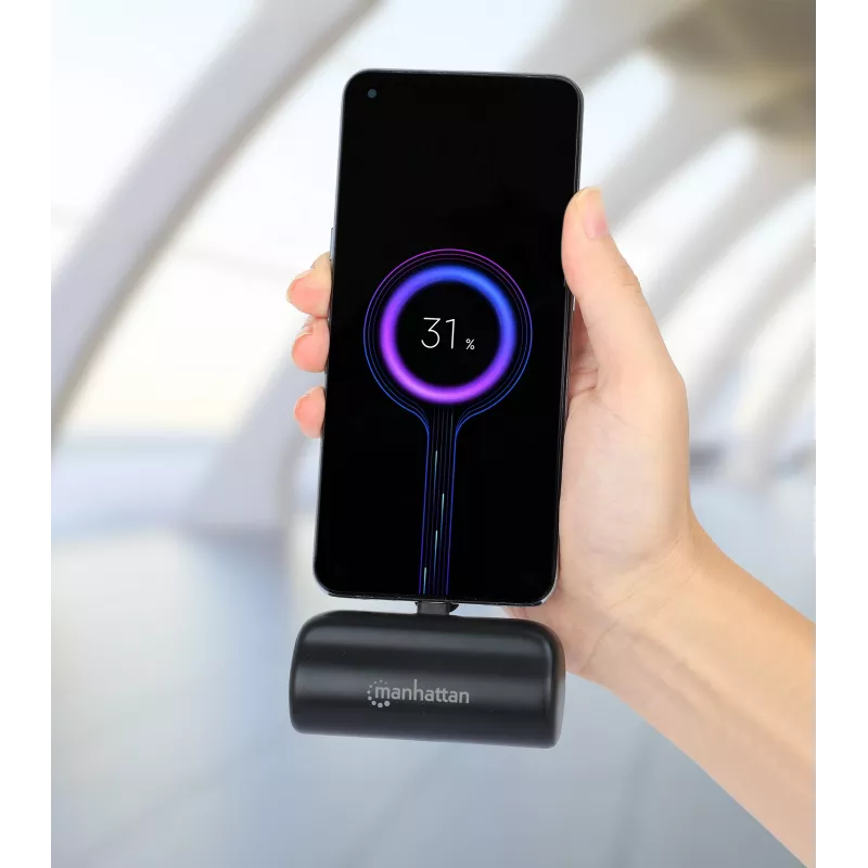 Manhattan išorinė baterija su integruotu USB-C kištuku, 5000 mAh, iki 10 W išvestis, atraminė kojelė naudojimui kaip telefono laikiklis, juoda, vienerių metų garantija