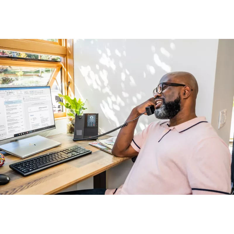 HP Poly CCX 500 verslo medijos telefonas su atviru SIP ir PoE palaikymu