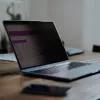 “StarTech.com” 17 colių 16:10 atverčiamas privatumo ekranas su lietimu, akinimo mažinimo mėlynos šviesos filtras, nešiojamojo kompiuterio ekrano apsauga, +/- 30° žiūrėjimo kampas