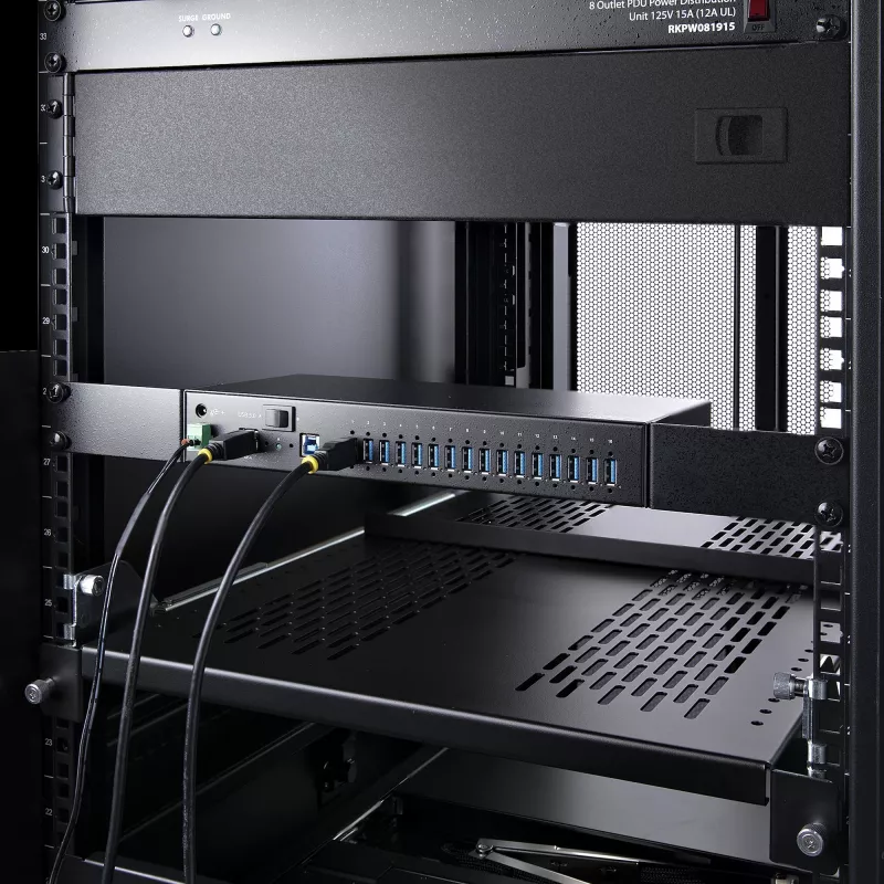 StarTech.com 16 pramoninis USB 5 Gbps šakotuvas su maitinimo adapteriu, metalinis korpusas, montuojamas, ESD apsauga, gnybtų bloko maitinimas, USB įkrovimas, dviejų kompiuterių jungiklis - TAA