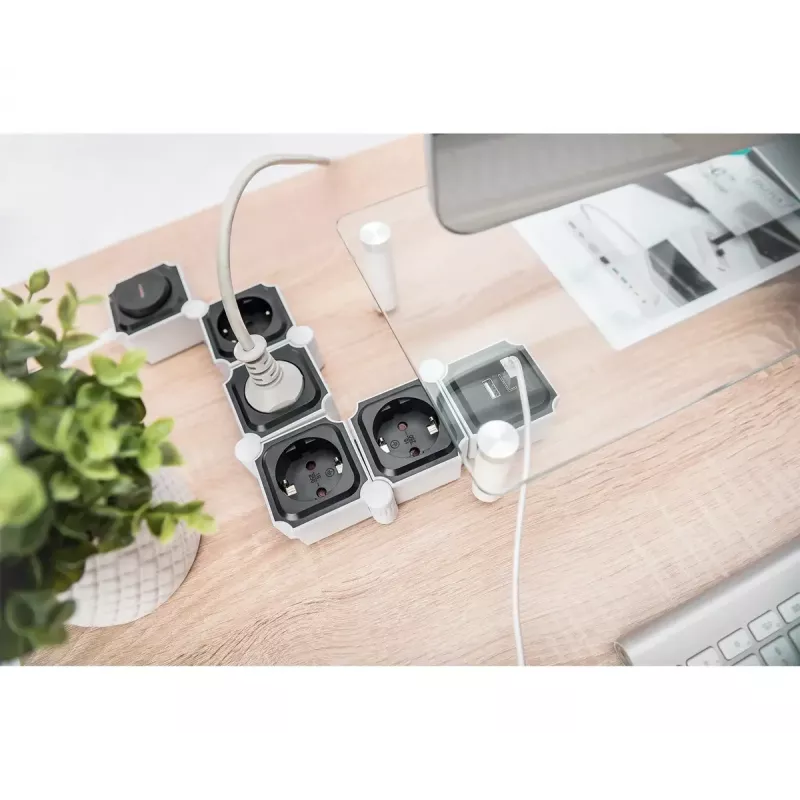 Maitinimo lizdų blokas Digitus Flexible 4 vietų su 2 USB prievadais ir jungikliu