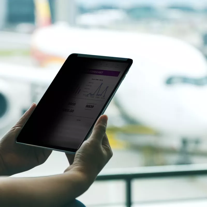 StarTech.com 4 krypčių privatumo ekranas 12,9 col. iPad Pro, 3 kartos ir naujesniems, portretui / peizažui, jautrus lietimui, +/- 30° matymo kampas, blokuoja iki 51 % mėlynos šviesos, matinis
