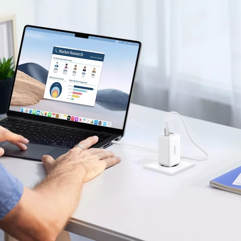 Ugreen 15339 mobiliojo įrenginio įkroviklis Universalus Balta AC Greitasis įkrovimas Vidinis