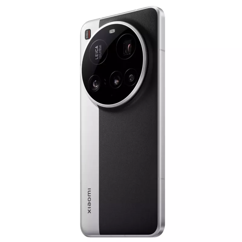 Išmanusis telefonas „Xiaomi 15 Ultra“ 6,73 colio, 16 GB RAM, 512 GB atminties, juodos sidabrinės spalvos