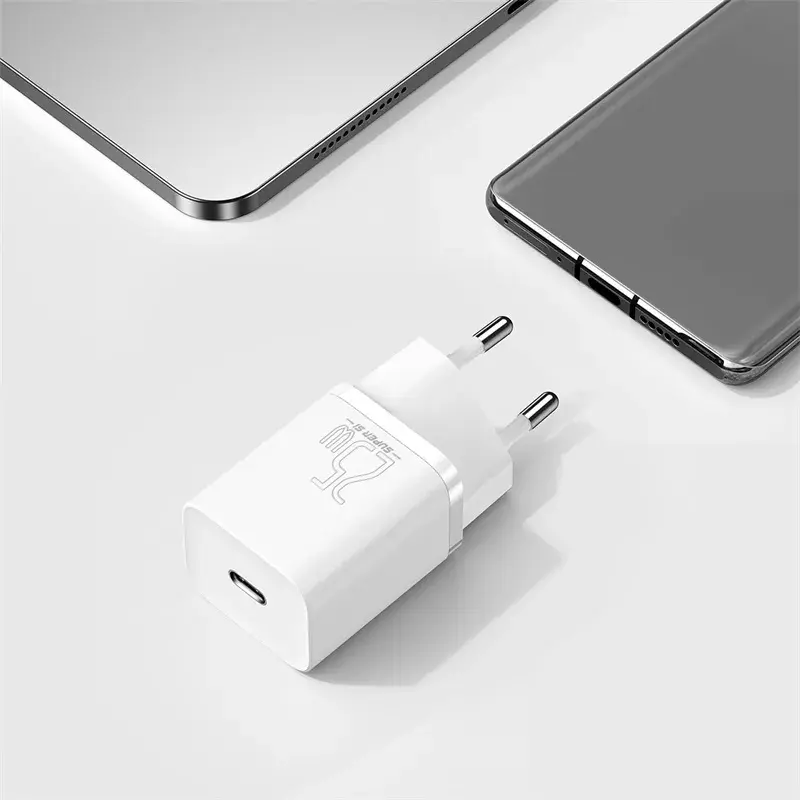 Baseus Super Si vidaus įkroviklis baltas greitas įkrovimas 12V 1xUSB-C